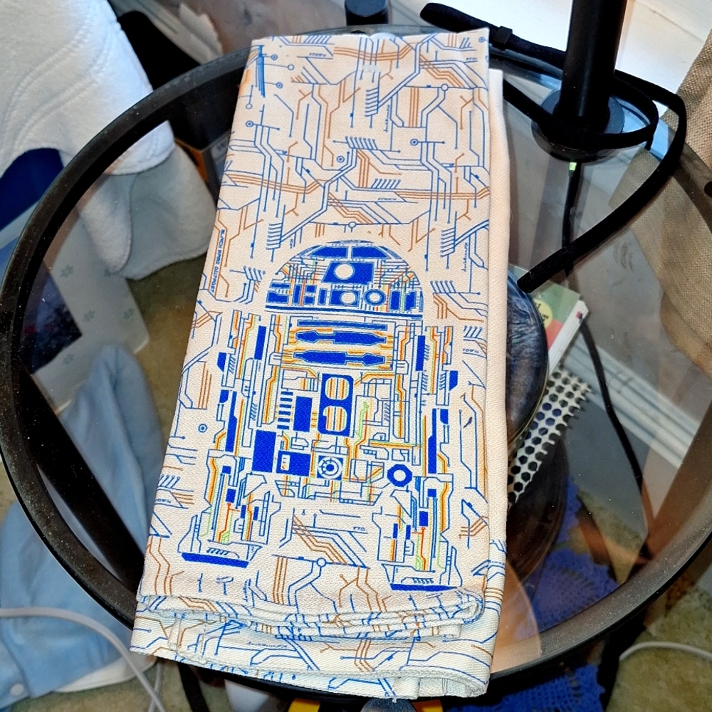 2 towel set. Star Wars Droid collection. R2D3 &, BB8 brand new towels.